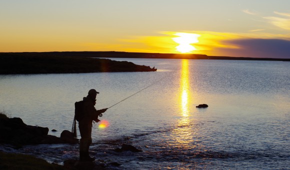 Soleil de minuit randonnée pêche en Islande