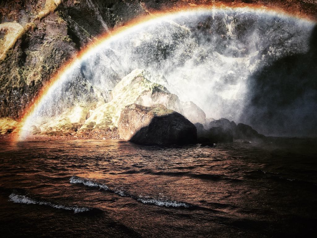 Rivière de pêche et arc en ciel en Islande