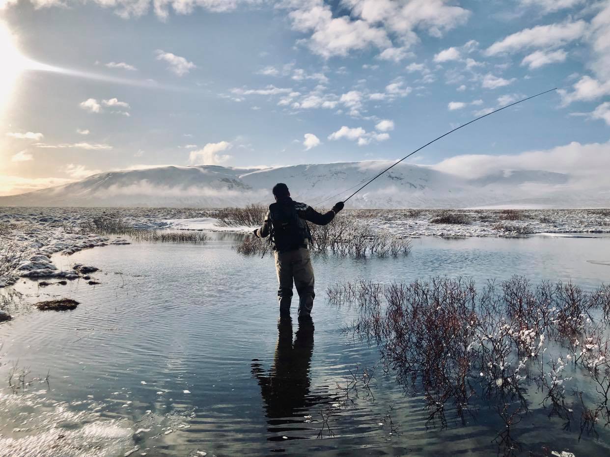 Tour de pêche à la journée en Islande avec paysage sous la neige