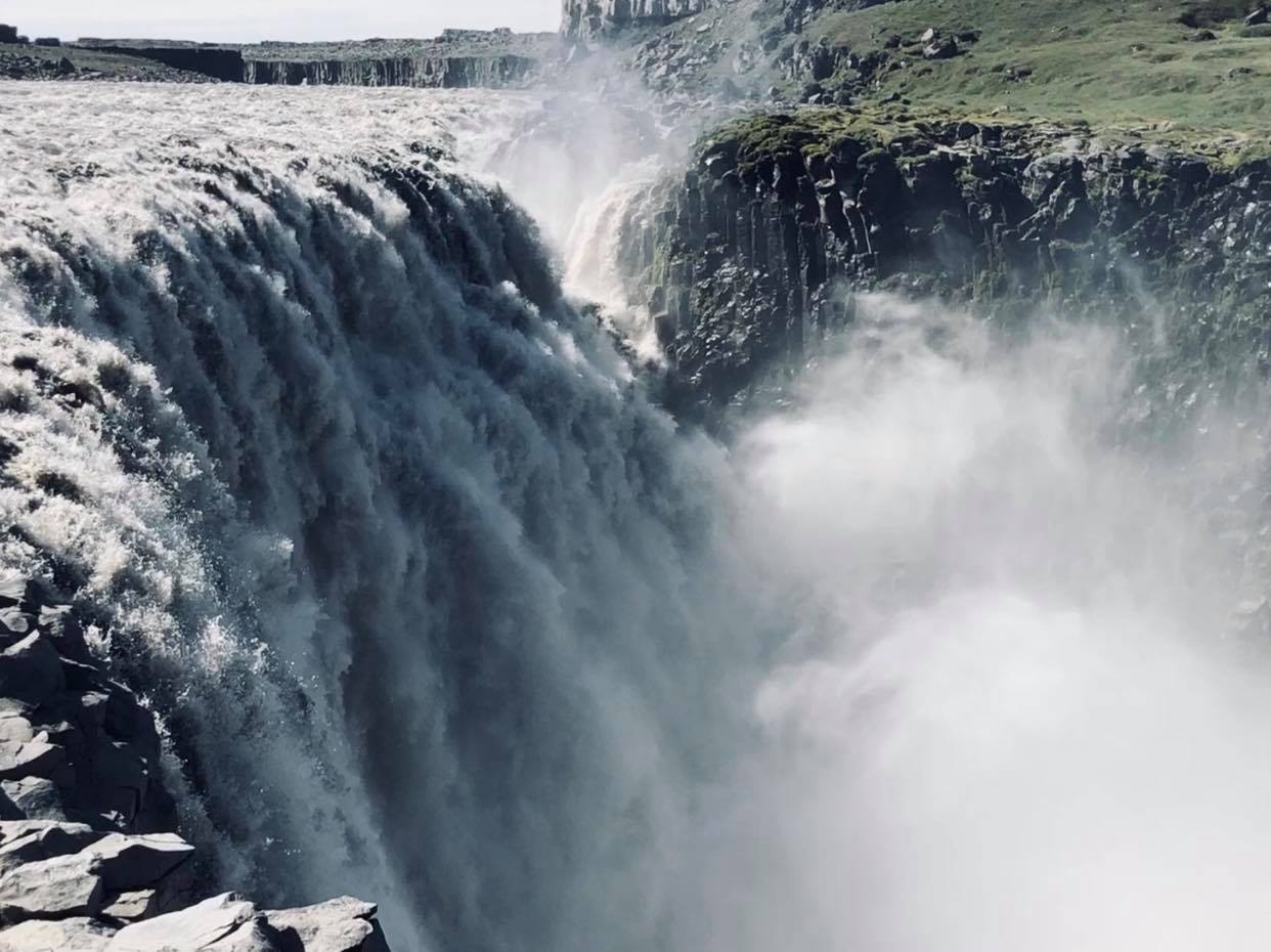 chute de Dettifoss cascade islandaise sur le circuit de la plaine du renard polaire