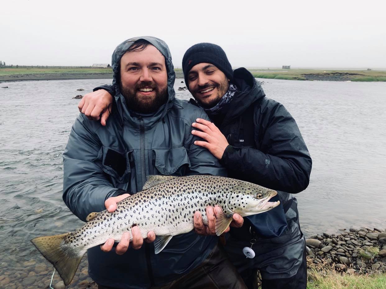 rivière de pêche sur le circuit de la plaine du renard polaire en Islande 