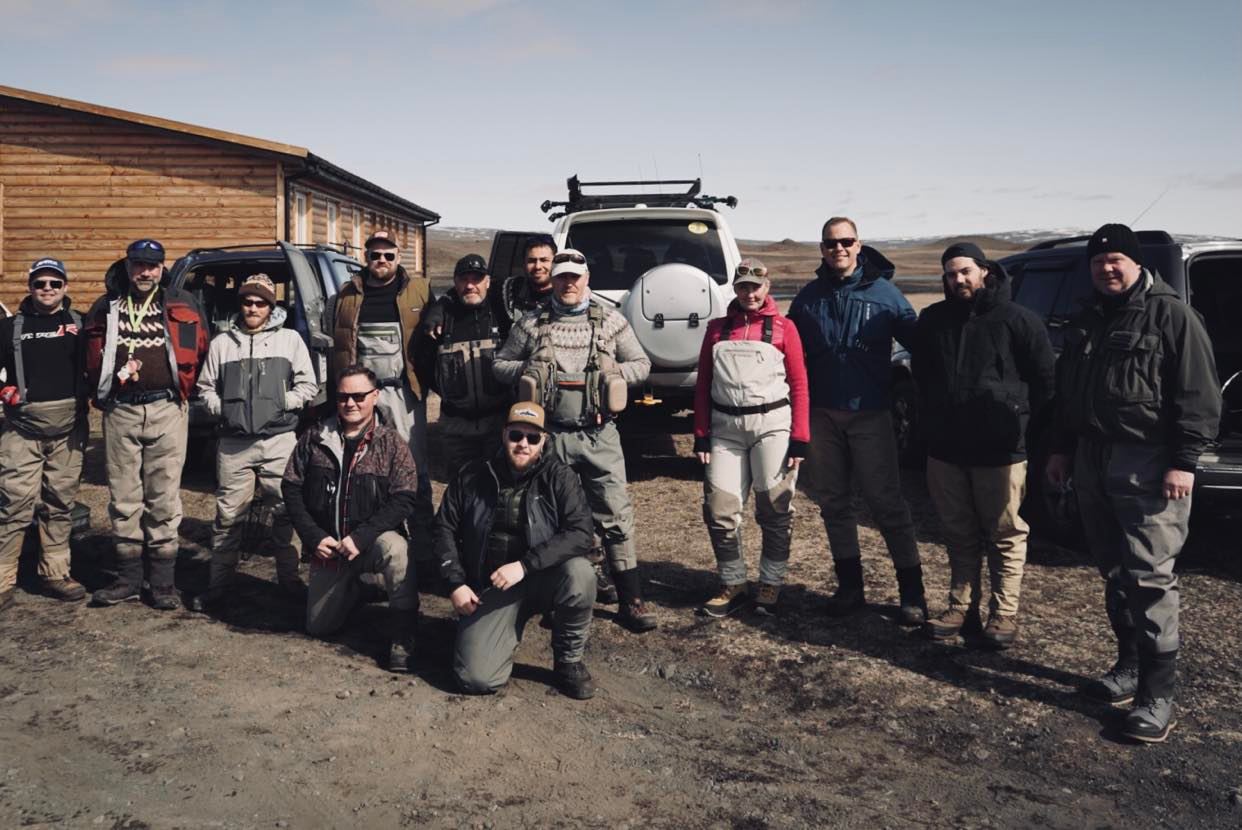 Groupe de pêcheurs réunis pour de la pêche en Islande